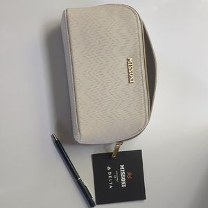 Missoni For Delta Cream Zigzag Pouch with Gold Accents, Delta One Cabin Bag